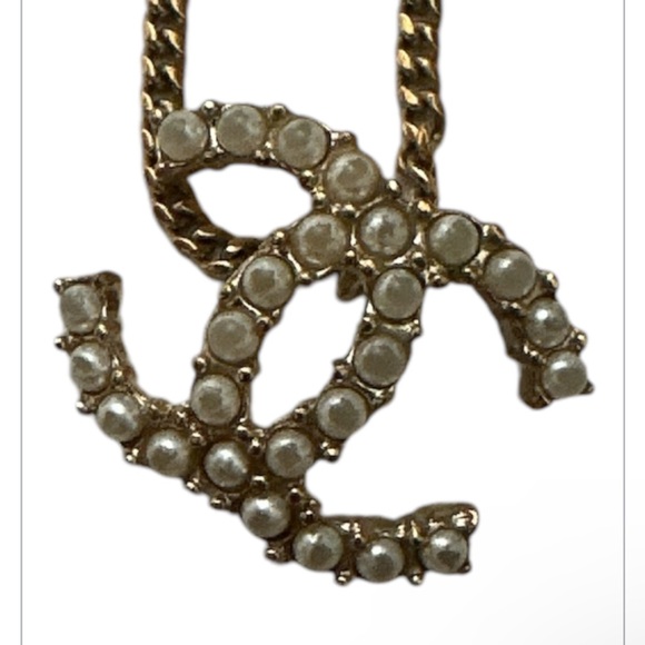 Chanel Gold and Pearl Necklace - Picture 6 of 8